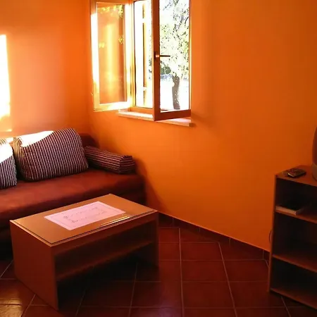 Holiday home Charmantes In Bartici Mit Terrasse Rasa