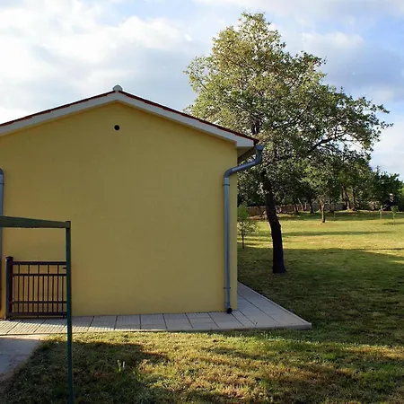 Holiday home Charmantes In Bartici Mit Terrasse *
